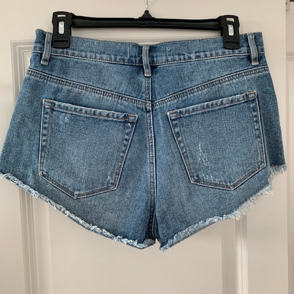 Bullhead | High Rise Shorts - Picture 2 of 5